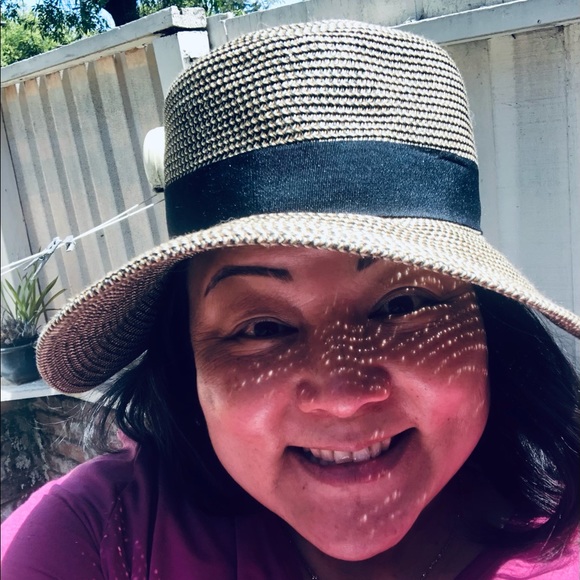 Only worn once cute lightweight adjustable Sun ☀️ 👒 with bow detail - Picture 6 of 6